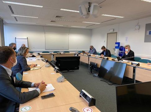 Vanoostende aborda en Bruselas el blindaje de las ayudas europeas al sector afectado por el volcán