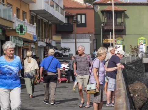 Canarias recibe 2,3 millones de turistas internacionales hasta septiembre, un 28,5% menos