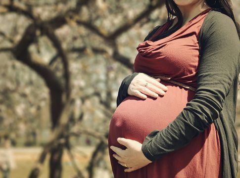 Un millón de euros a proyectos para embarazadas y madres sin recursos con hijos de hasta tres años