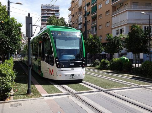 La Junta licita la compra de ocho nuevos trenes que ampliará a 23 la flota del metro de Granada