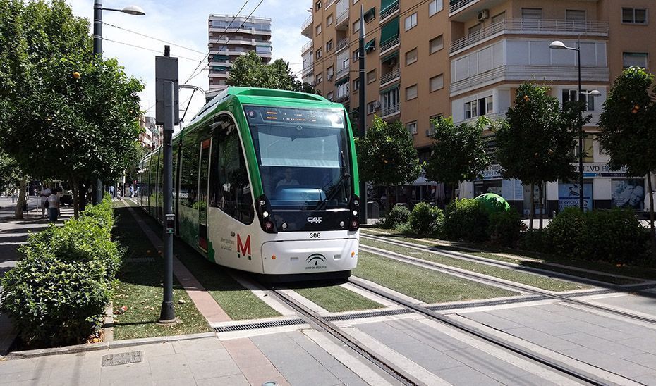 La Junta licita la compra de ocho nuevos trenes que ampliará a 23 la flota del metro de Granada
