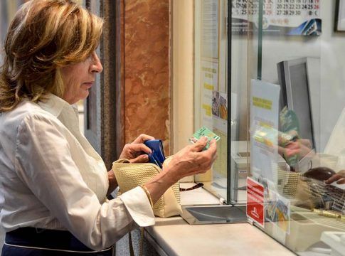 Más de 1,7 millones de mayores disfrutan de las ventajas de la Tarjeta Andalucía Junta 65 en 20 años