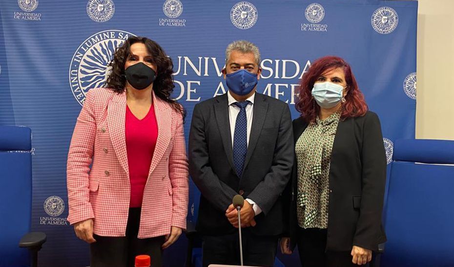 Ruiz presenta la Guía Concilia-Tic para el uso saludable de las nuevas tecnologías en la familia