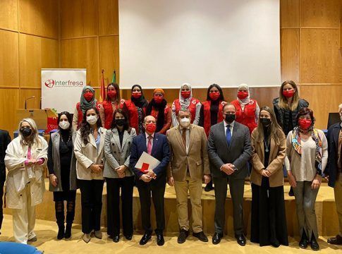 El Gobierno andaluz consolida su compromiso con las temporeras de los frutos rojos en Huelva a través del servicio de mediación intercultural