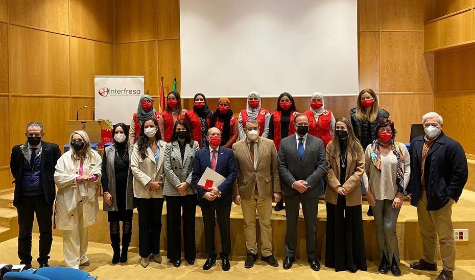 El Gobierno andaluz consolida su compromiso con las temporeras de los frutos rojos en Huelva a través del servicio de mediación intercultural
