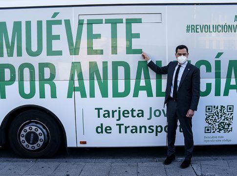 Moreno señala que la Tarjeta Joven de Transporte cumple una demanda histórica, favorece la movilidad sostenible y supone un ahorro para las familias