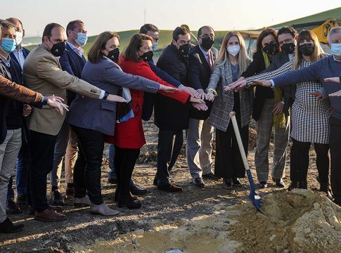 Moreno coloca la primera piedra de la planta de compostaje de Villamartín que será "el corazón del proyecto de Economía Circular de la Sierra de Cádiz"