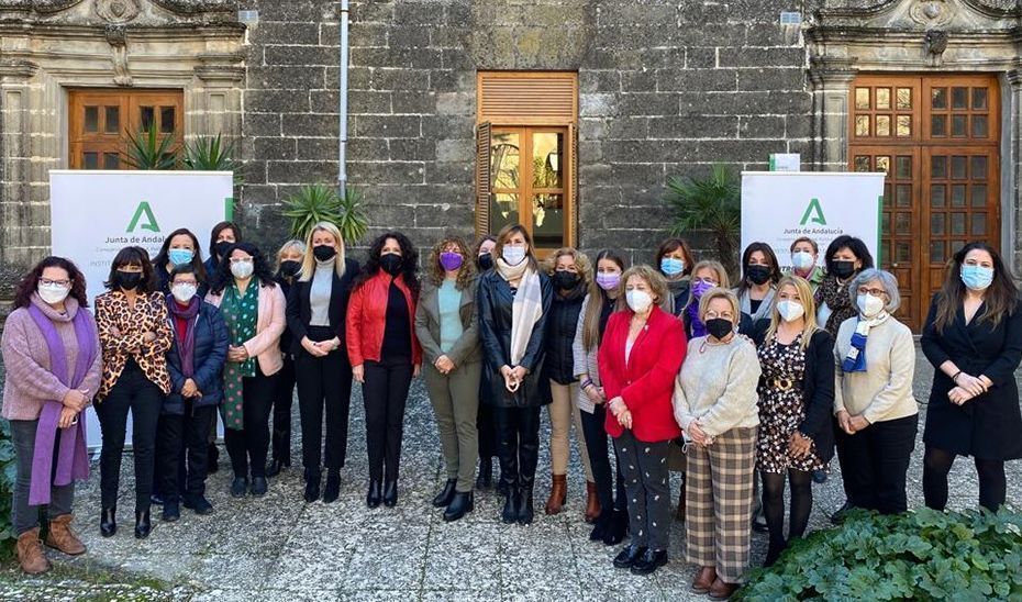 El IAM ofrece a las asociaciones de mujeres un plan formativo para la elaboración de proyectos