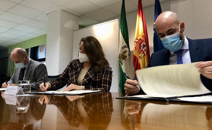 Junta y Landaluz promocionan la excelencia de los alimentos andaluces en centros comerciales y tiendas gourmet