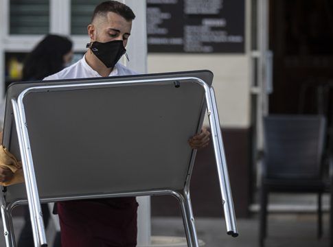 El Gobierno andaluz respaldó el mantenimiento de 176.000 empleos de empresas afectadas por ERTE￼