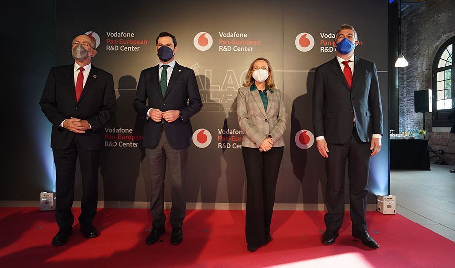 Moreno prevé que el Centro I+D de Vodafone en Málaga sea imán para nuevos proyectos en Andalucía￼