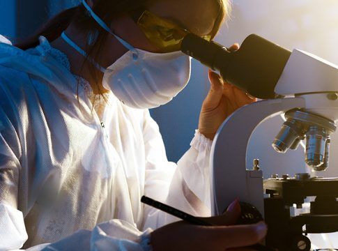Aumenta un 7% el número de grupos de investigación liderados por mujeres en Andalucía