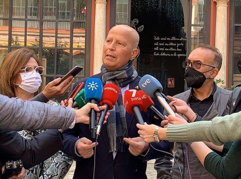 Imbroda anuncia negociaciones para equiparar el salario del docente andaluz a la media nacional