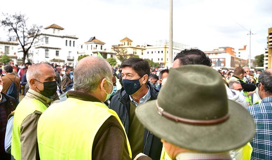 Juan Marín garantiza que "el Gobierno andaluz no va a dejar solos a los agricultores" frente a la sequía