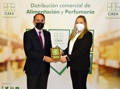 CAEA distingue a Javier González de Lara por su labor como presidente de la CEA