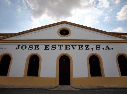 Grupo José Estévez se abre a América y Asia con su manzanilla La Guita para crecer internacionalmente