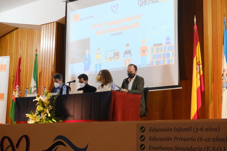 Fundación Orange y el Colegio Amor de Dios inauguran un nuevo GarageLab en Granada
