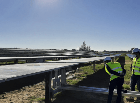 La filial de Grupo Industrial Cristian Lay, Alter Enersun, compra tres proyectos a Edora que suman 150 MW