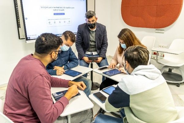 Más de 337.400 personas mejoran su capacitación digital a través de la red Guadalinfo en 2021