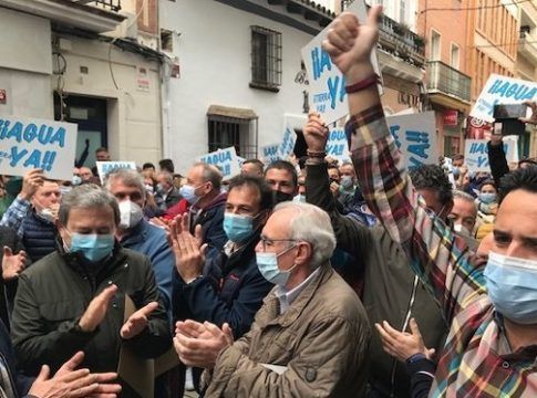 Los agricultores del Condado culpan al Gobierno de no poder regar aún con agua superficial