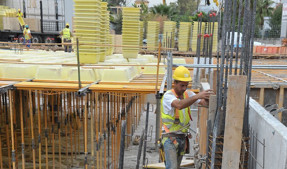 La Junta impulsa un plan para la sostenibilidad del sector cementero y la construcción sostenible