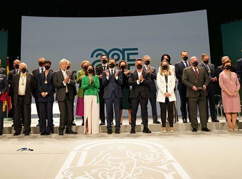 Moreno subraya la capacidad y el orgullo de Andalucía para mirar de igual a cualquier región "por rica que sea"