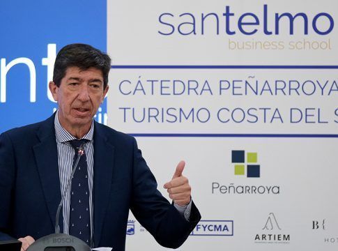 Juan Marín destaca la colaboración con el sector turístico en Andalucía para "gestionar la incertidumbre"