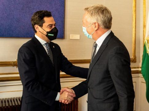 El presidente de la Junta de Andalucía se reúne con el consejero delegado de Cepsa