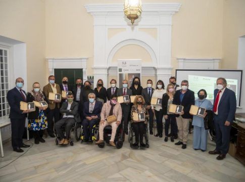 La Fundación Integralia, DKV y Cocemfe Sevilla reconocen el compromiso con la discapacidad en Andalucía