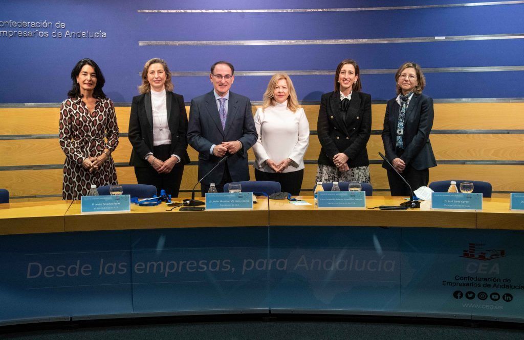 González de Lara, reelegido por aclamación presidente de CEA para los próximos cuatro años