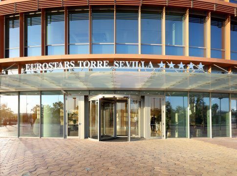 El Eurostars Torre Sevilla 5* acoge una muestra de arte sacro del taller de Orfebrería Hermanos Fernández