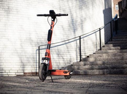 Voi Technology vuelve a innovar: Una nueva flota de patinetes eléctricos está disponible en Sevilla