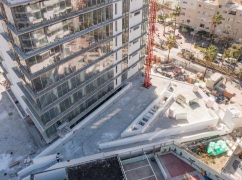 AEDAS Homes y el Ayuntamiento de Estepona lanzan un concurso internacional de arte urbano junto a la nueva sede del consistorio
