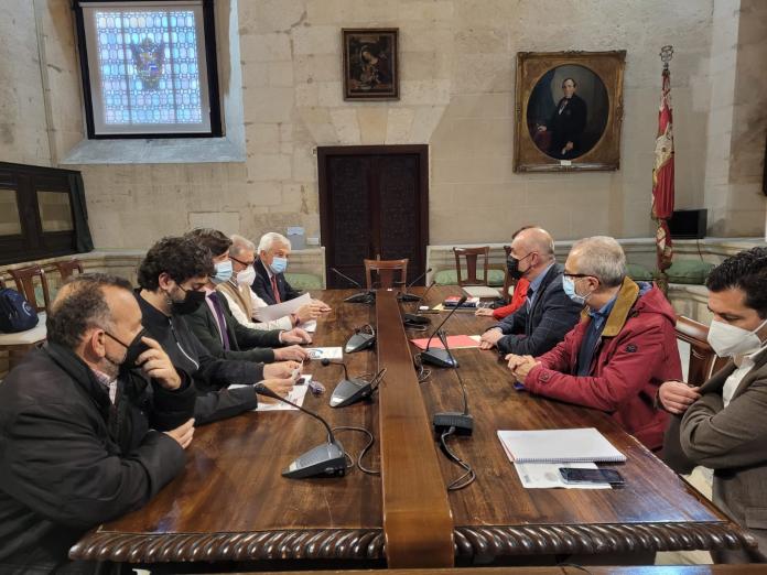 Ayuntamiento, CES, Cámara de Comercio, UGT y CCOO refuerzan su estrategia de colaboración y trabajo conjunto por la recuperación económica y el empleo en Sevilla