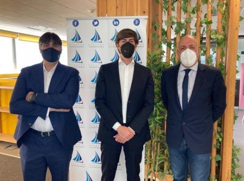 Thef Charging ofrece a los puertos deportivos instalar sin coste alguno postes de recarga de vehículos eléctricos a través del Clúster Marítimo-Marino de Andalucía