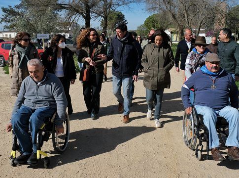 Marín apuesta por extender iniciativas de turismo inclusivo como el Camino de la Diversidad a toda Andalucía
