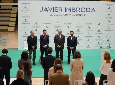 Moreno ensalza la figura de Imbroda en la presentación de la ciudad deportiva que llevará su nombre