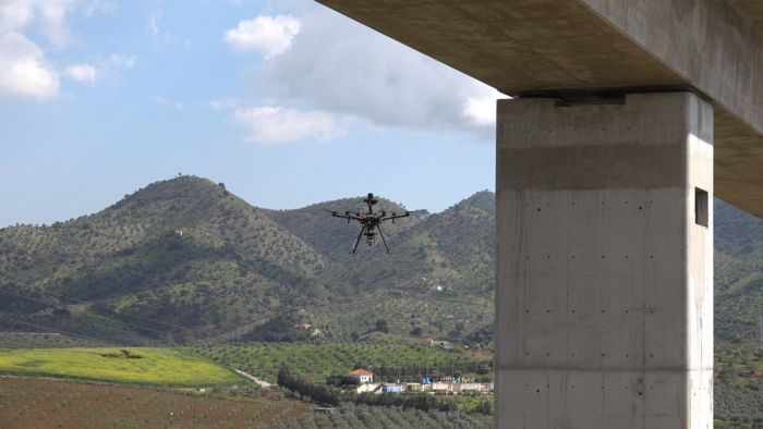 El centro tecnológico andaluz CATEZ aplica tecnología robótica aérea para la inspección de infraestructuras