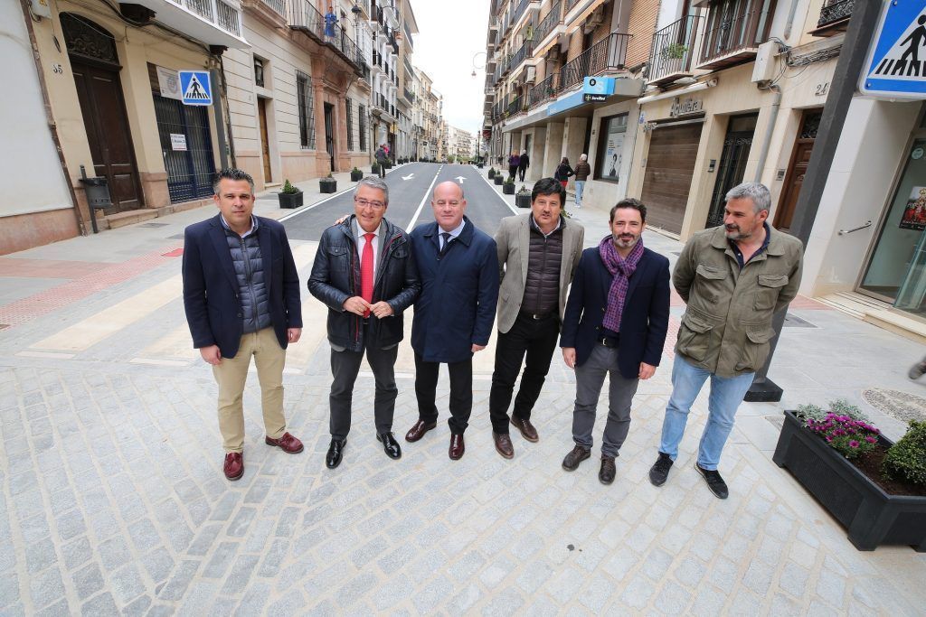 Abre al tráfico un tramo de la calle Infante Don Fernando de Antequera, en la que se invierten 1,4 millones de euros con financiación de la Diputación