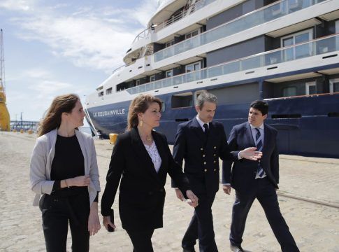 El Puerto de Huelva recibe la primera escala del buque de cruceros francés de lujo Le Bougainville