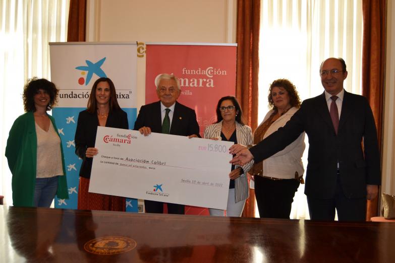 La Fundación Cámara y la Fundación la Caixa entregan a la Asociación Colibrí la recaudación de la Gala Benéfica ‘Dame tu mano’