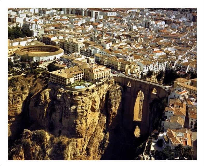 Málaga: milenaria y cosmopolita en el pasado, hoy convertida en primera potencia de la industria turística andaluza
