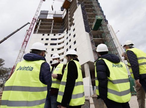 Estudiantes de las universidades de Sevilla y Granada visitan las obras de AQ Urban Sky