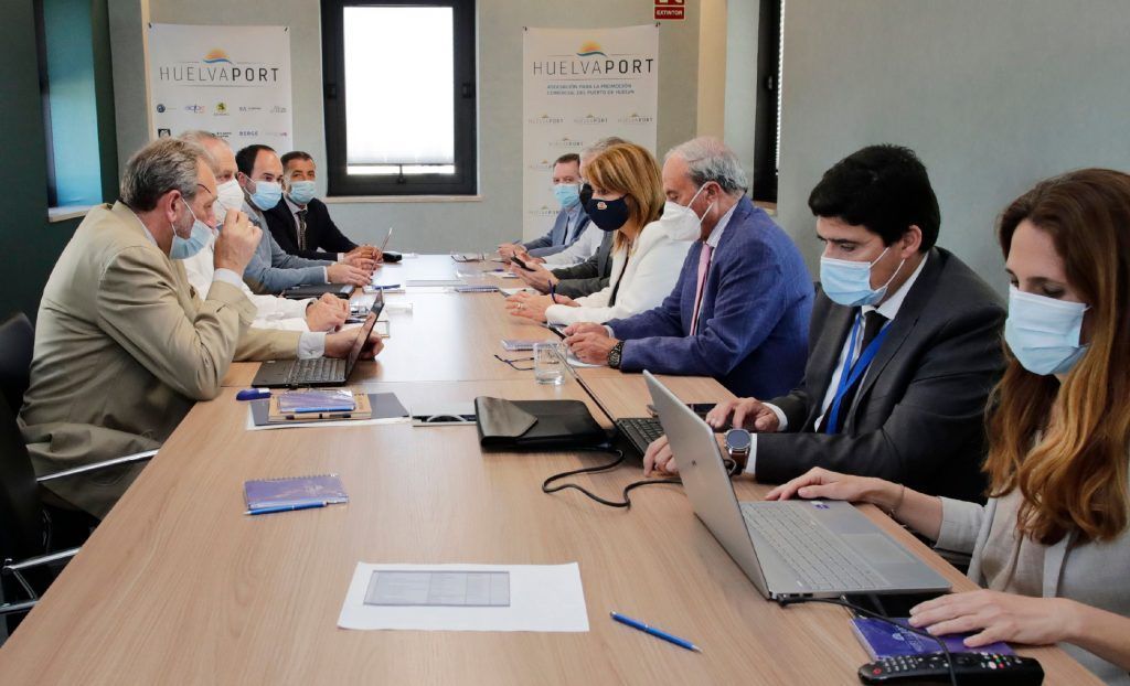La presidenta del Puerto de Huelva apuesta por continuar aunando esfuerzos junto con HuelvaPort para potenciar la competitividad del puerto en los mercados