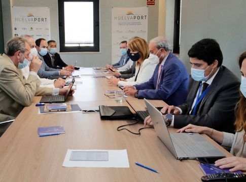 La presidenta del Puerto de Huelva apuesta por continuar aunando esfuerzos junto con HuelvaPort para potenciar la competitividad del puerto en los mercados