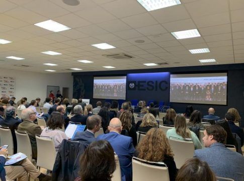 Sevilla aborda el sector salud en Andalucía desde la mirada de lo público, lo privado y de los profesionales en un evento abierto