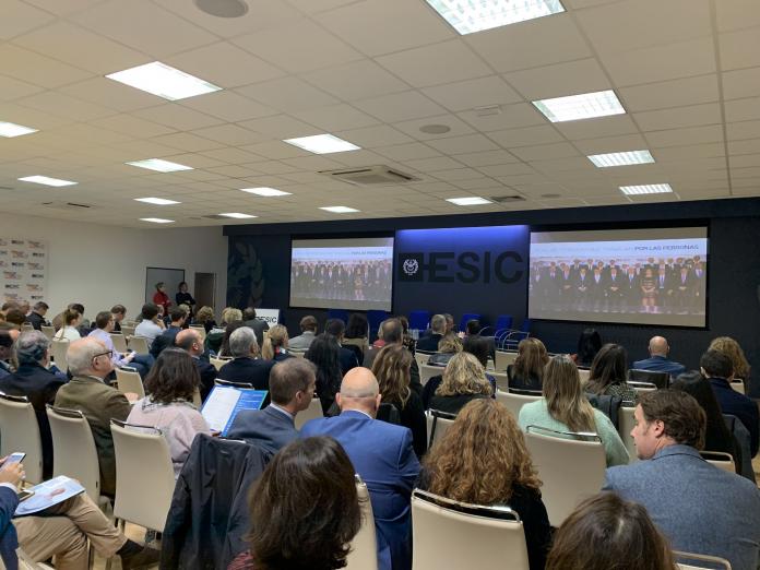 Sevilla aborda el sector salud en Andalucía desde la mirada de lo público, lo privado y de los profesionales en un evento abierto