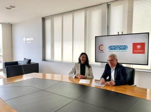 Peqpeq y la UGR firman un acuerdo para llevar a cabo un estudio que revolucionará los sistemas de ventilación en espacios de trabajo