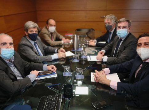 Los puertos de Sevilla y València reforzarán su colaboración en programas de sostenibilidad y conectividad