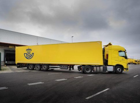 Correos envía desde Sevilla un tráiler de alimentos y productos de primera necesidad a Polonia para las personas más afectadas por la guerra de Ucrania